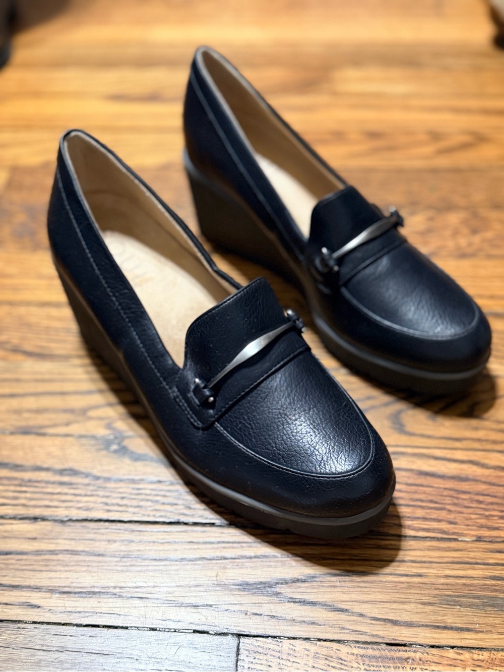 NWOB SOUL Naturalizer Achieve Black Wedge Loafers Women’s 10M Metal Bit Comfort